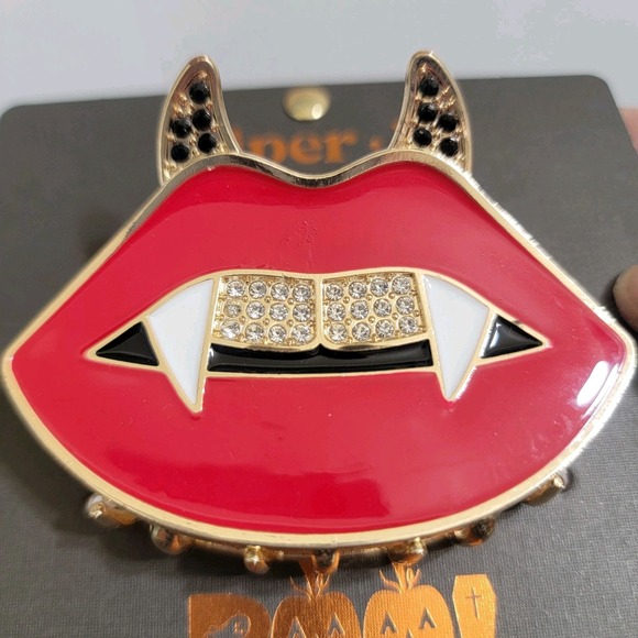 Piper K Halloween Vampire Fangs Red Lips Bling Rhinestones Gold Hair Claw Clip - Picture 1 of 5